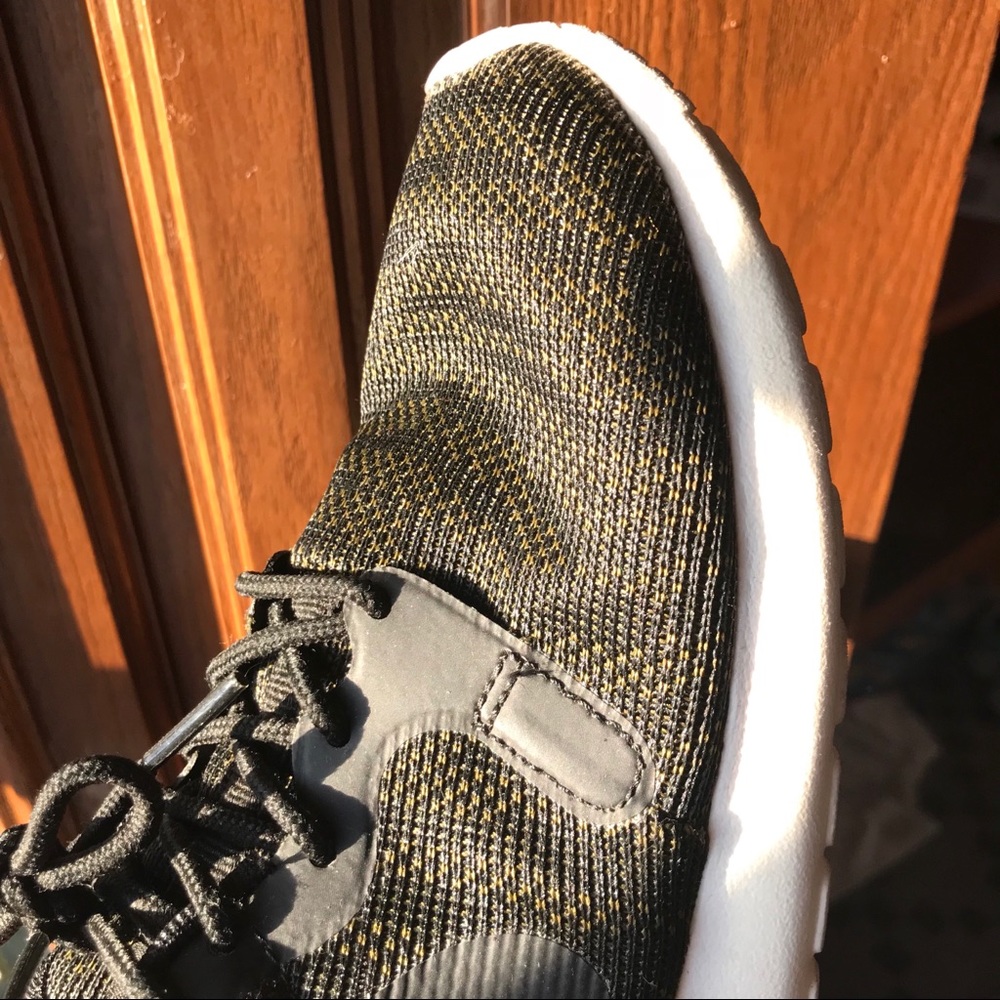 black gold nike roshe runs